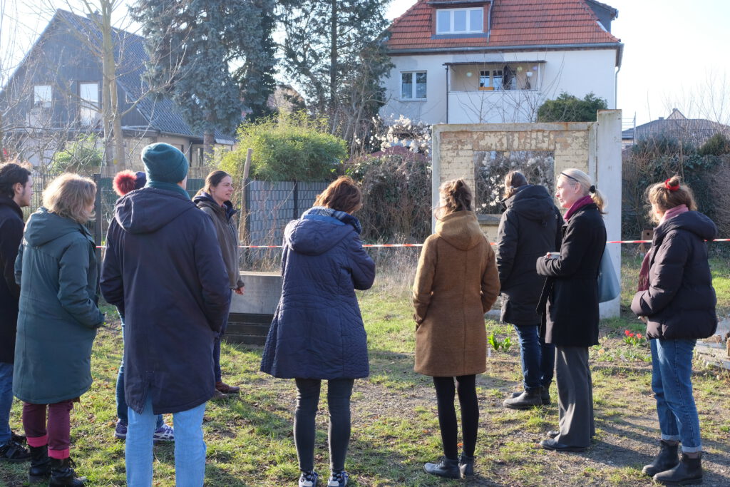 Menschen bei einer Stadtnatur Führung